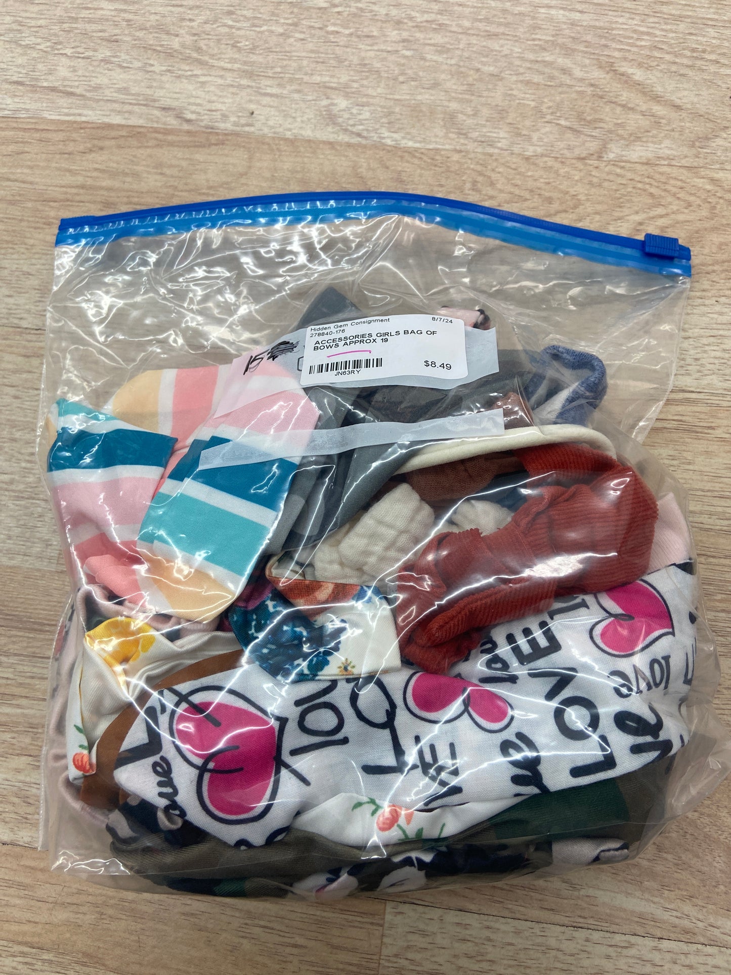 GIRLS BAG OF BOWS APPROX 19