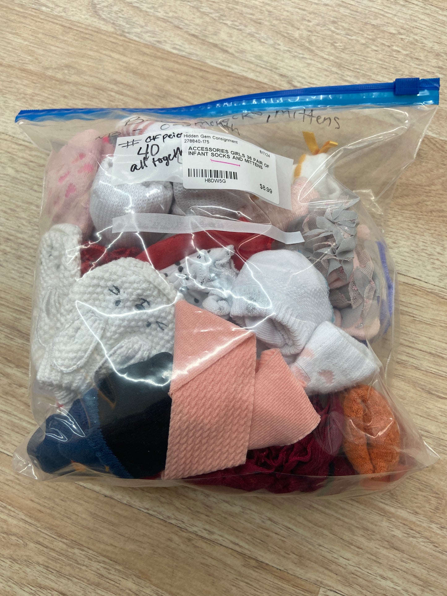 GIRLS 36 PAIR OF INFANT SOCKS AND MITTENS