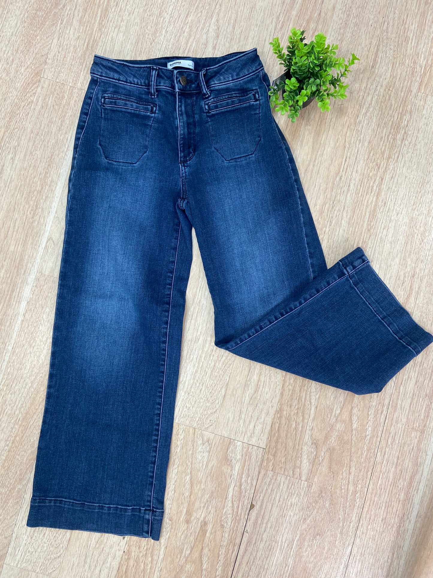 SONOMA SIZE 4 WIDE LEG JEANS