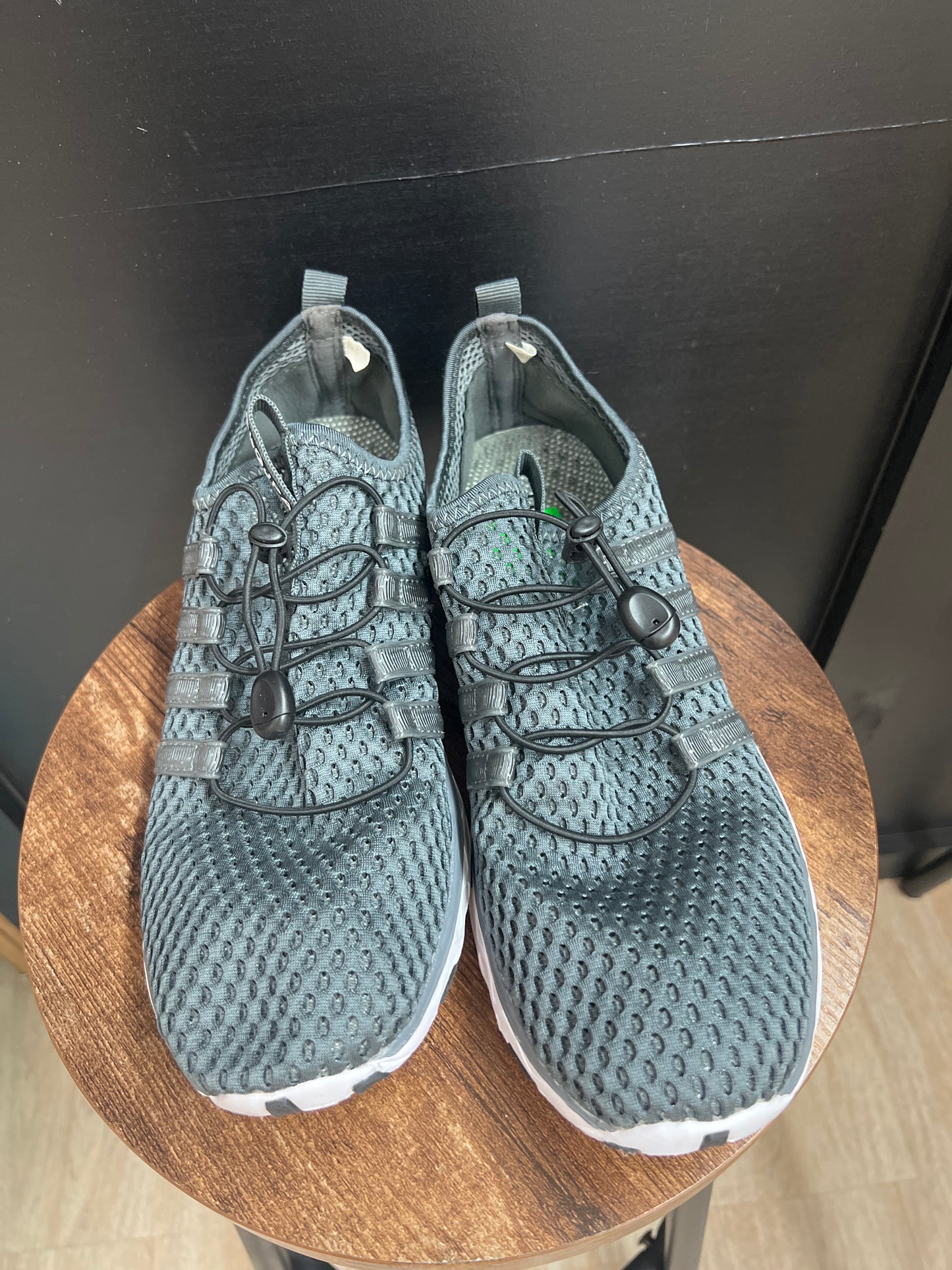 DLGIRL WATER SHOES SIZE 8.5