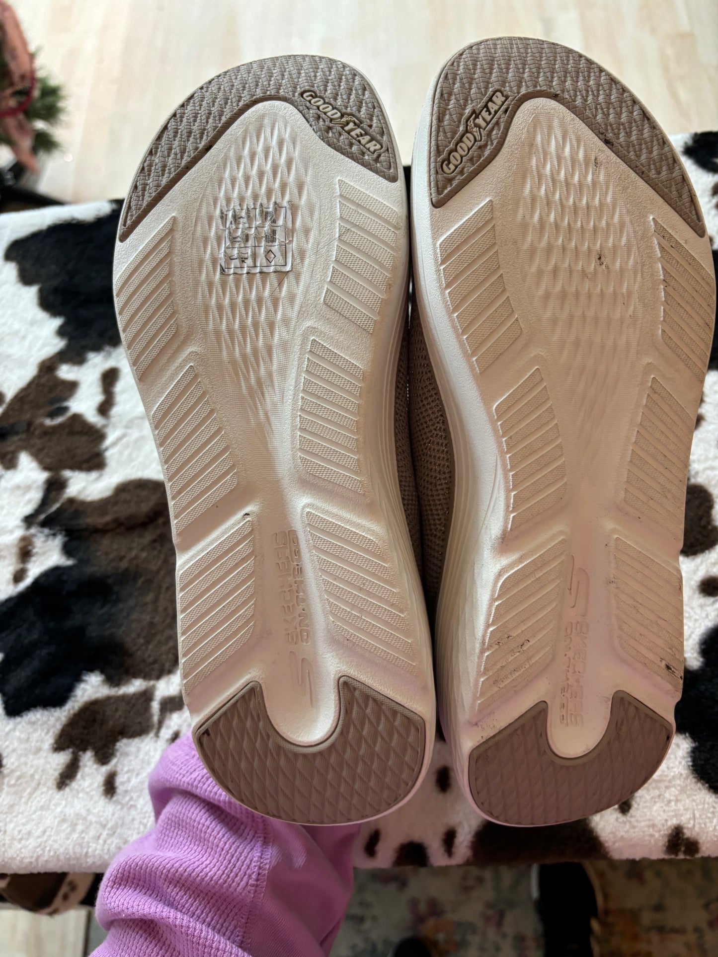 WOMENS SKECHERS AIR-COOLED BEIGE SHOES 8.5 NWT