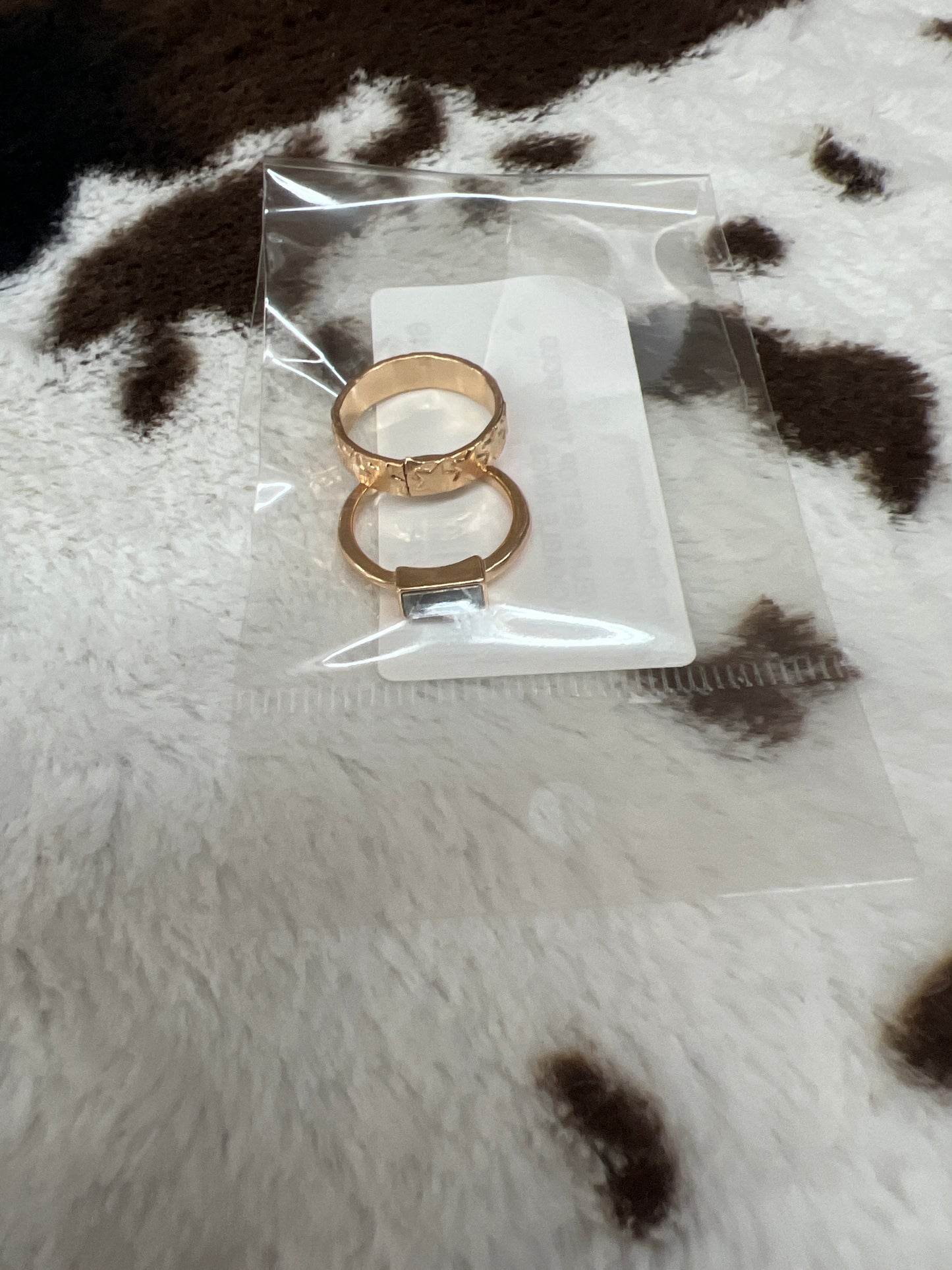 SET OF TWO GOLD STACKABLE RINGS