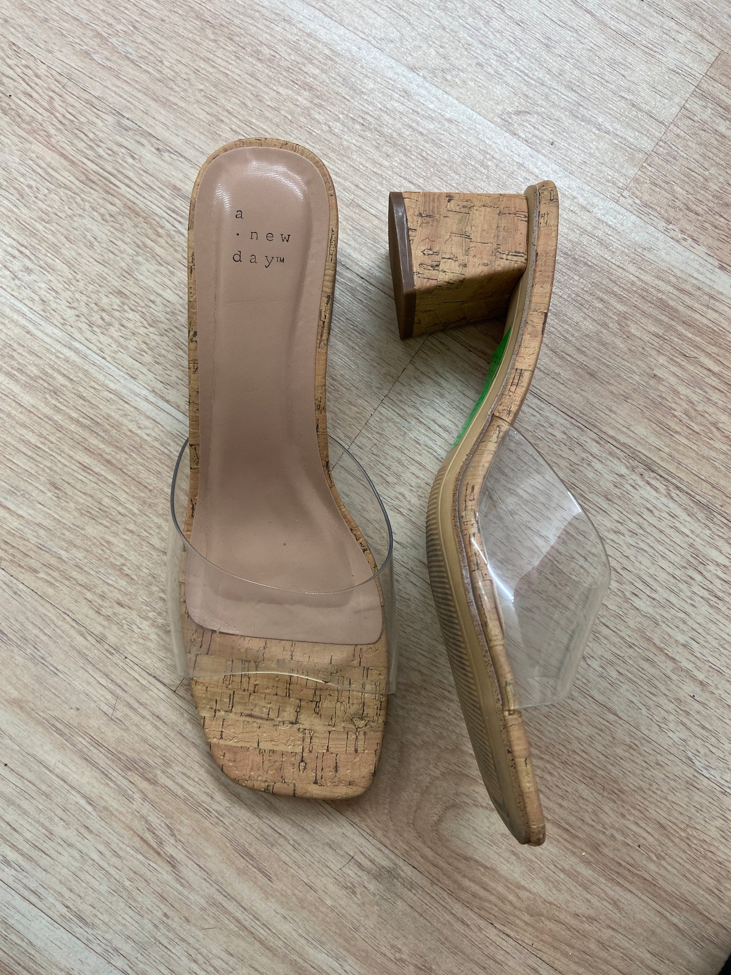 A NEW DAY/ WOMEN 9.5 SHOE