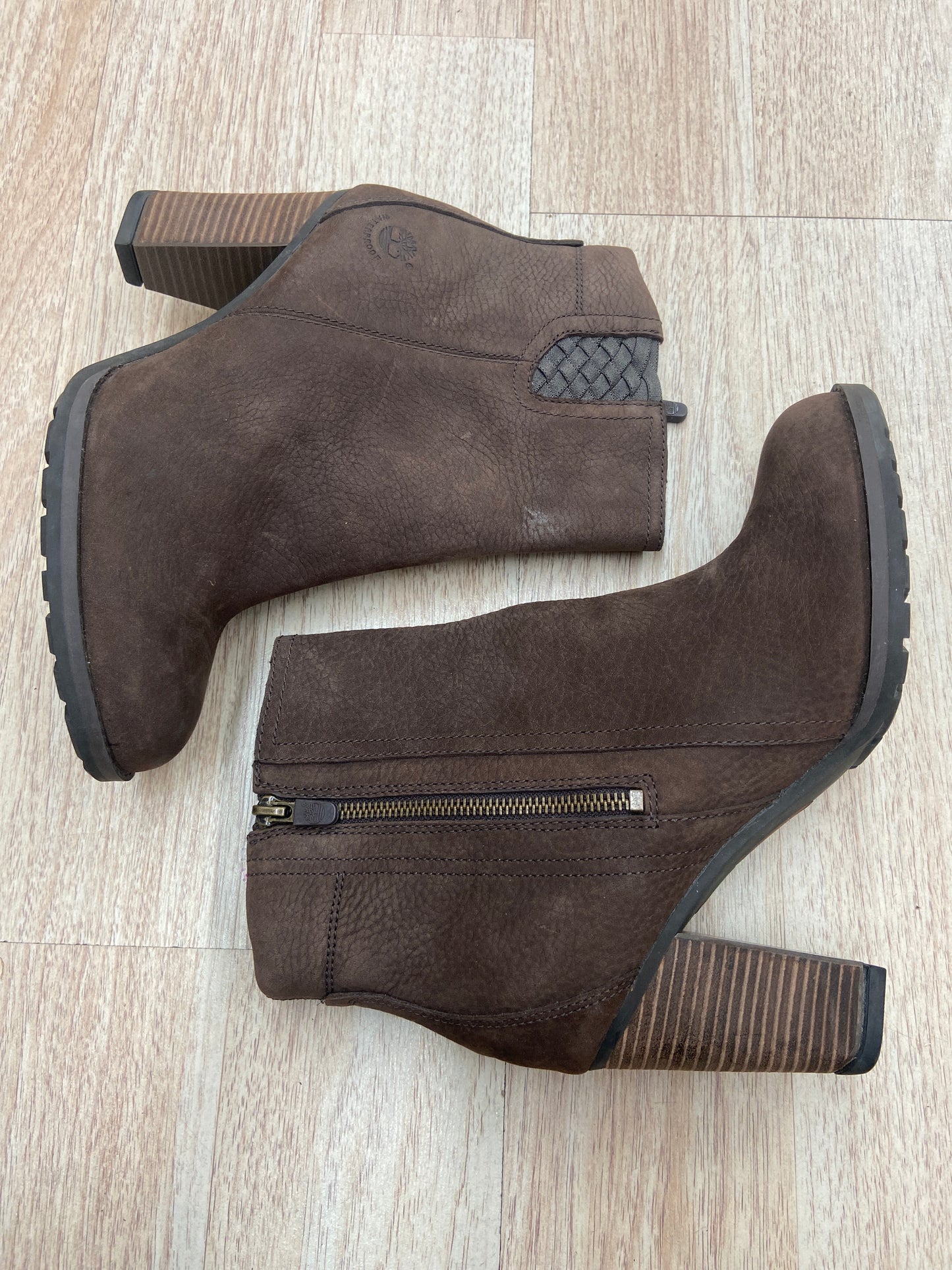 TIMBERLANDS/ WOMEN 9 HEELED BOOTIES