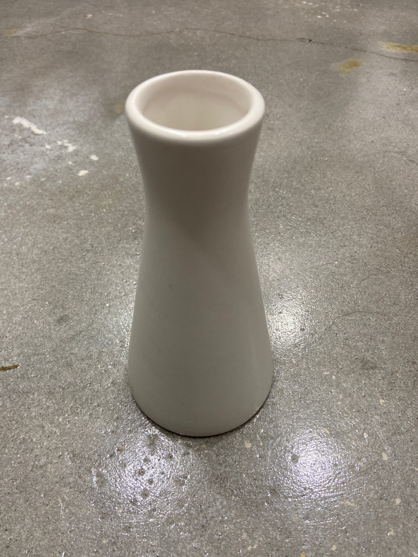 CERAMIC WHITE VASE