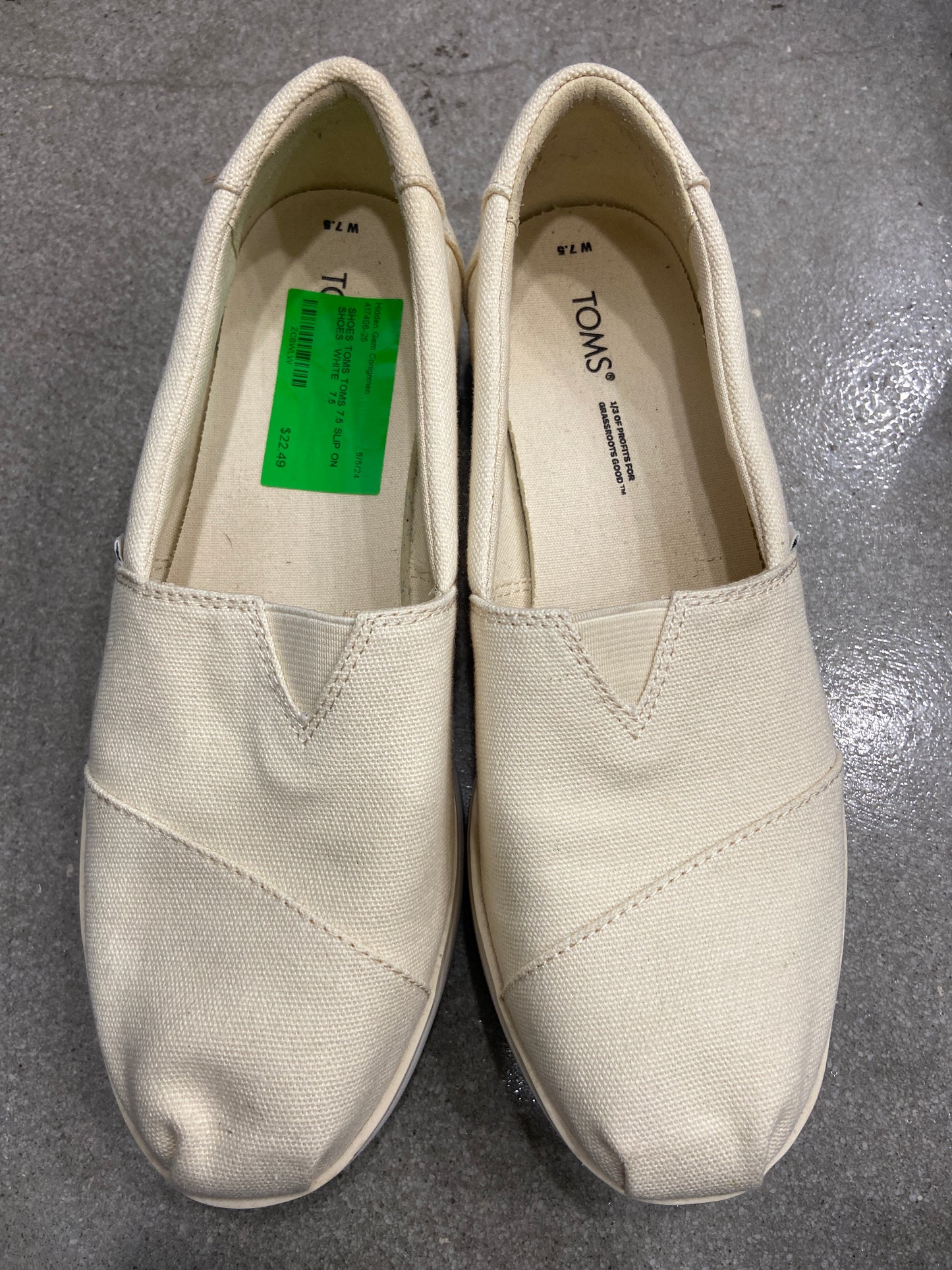 TOMS 7.5 SLIP ON SHOES