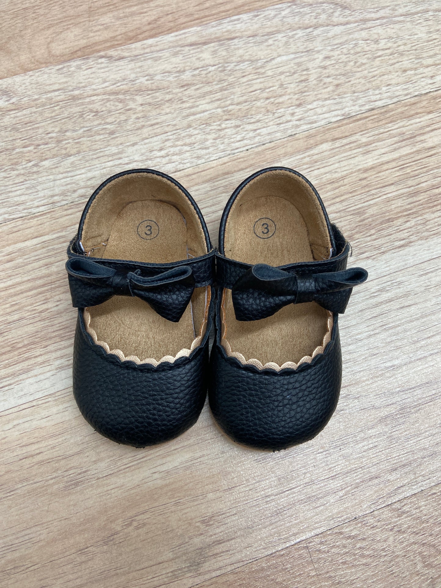 GIRLS SIZE 3 BOW DRESS SHOES