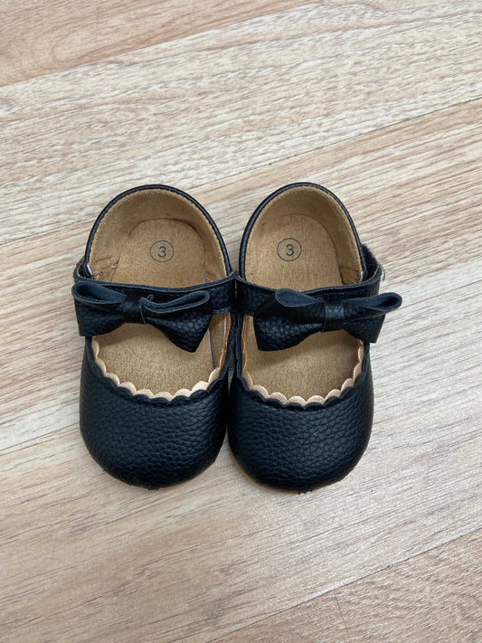 GIRLS SIZE 3 BOW DRESS SHOES