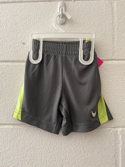 NIKE SHORTS BOYS 3T