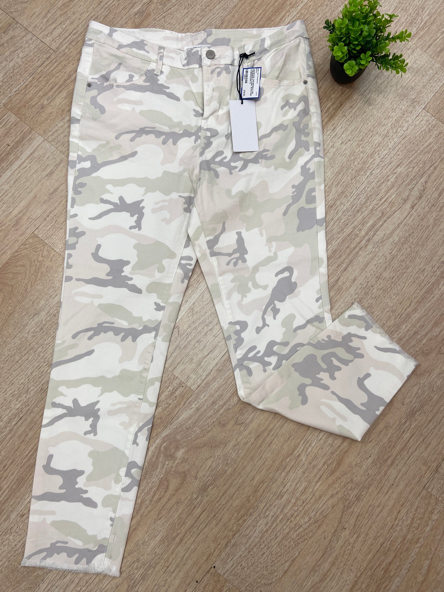 FOR THE REPUBLIC CAMO JEANS SIZE 12