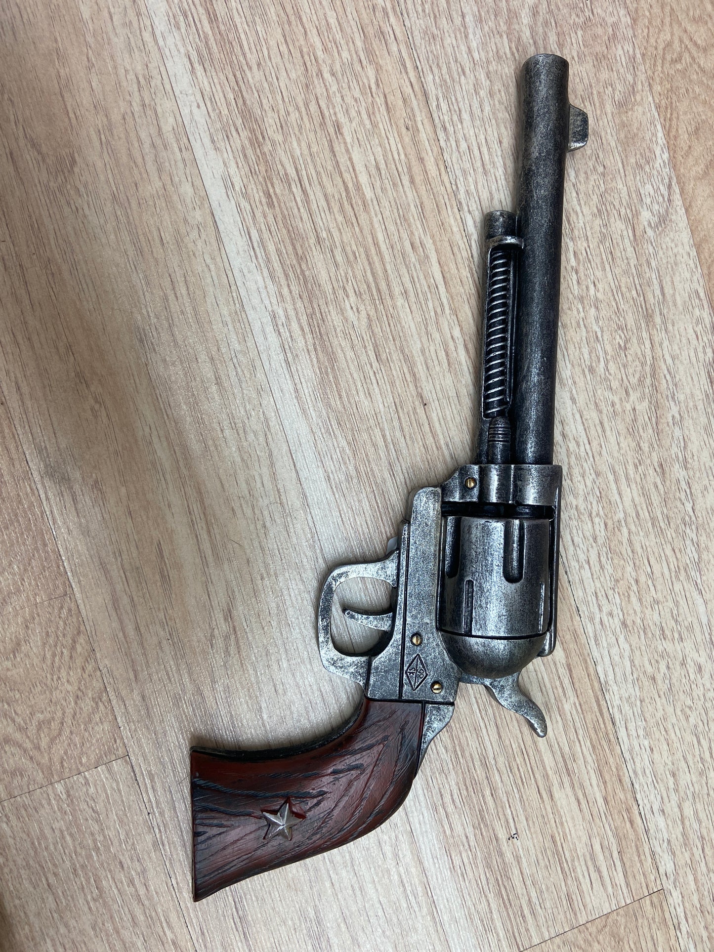 GUN WALL DECOR