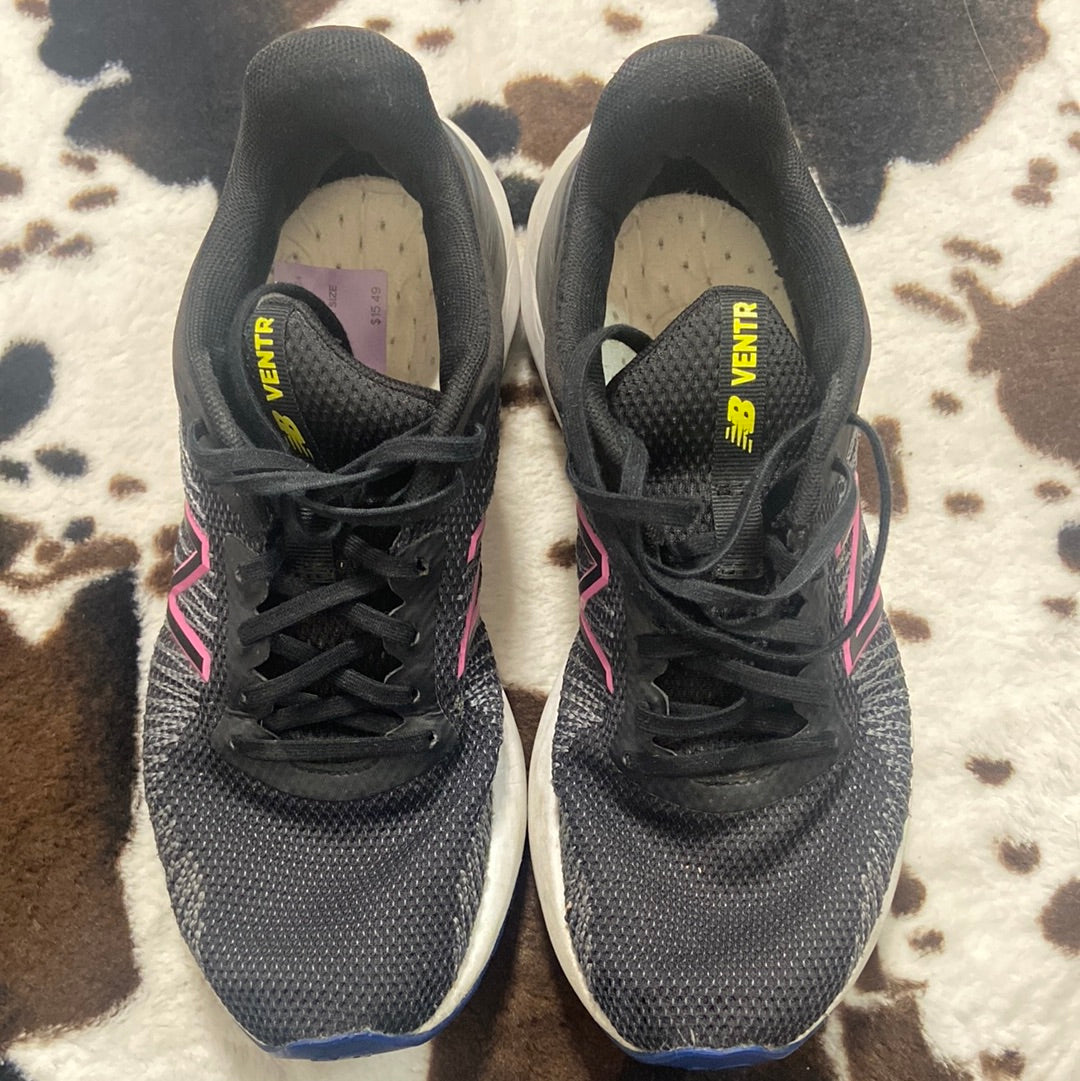 NEW BALANCE VENTR SNEAKER SIZE 7.5