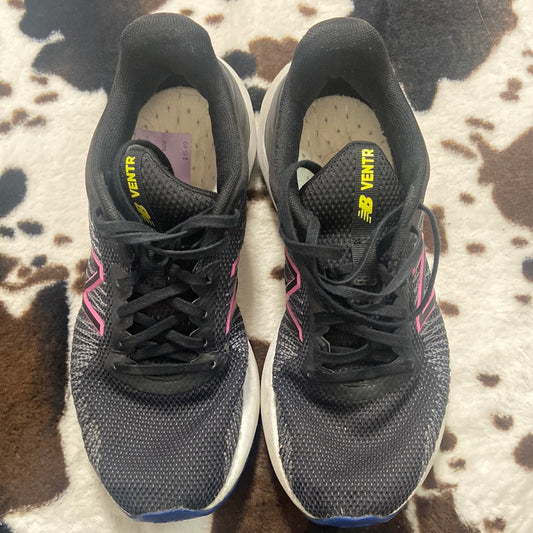 NEW BALANCE VENTR SNEAKER SIZE 7.5