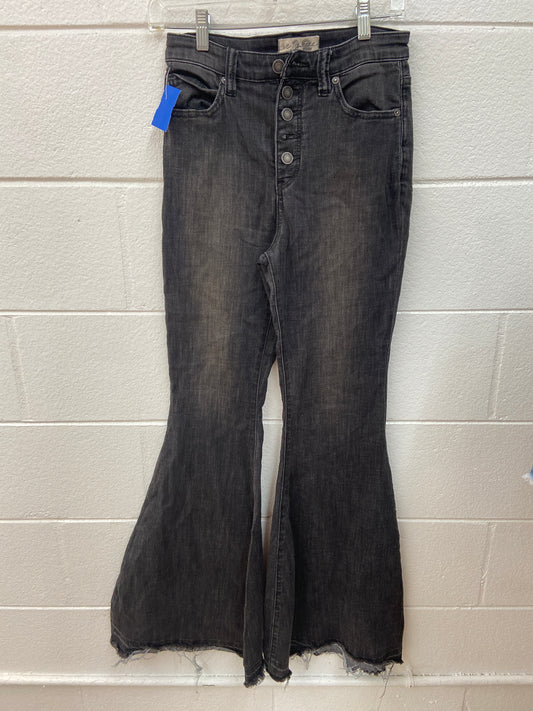 WE THE FREE BELL BOTTOMS 28 JEANS