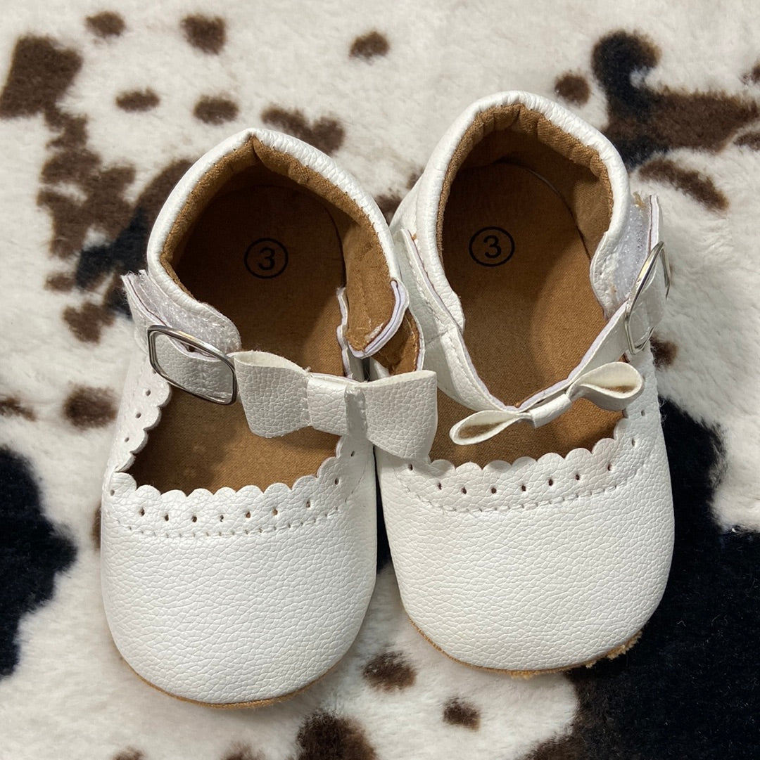 GIRLS WHITE SHOES SIZE 3