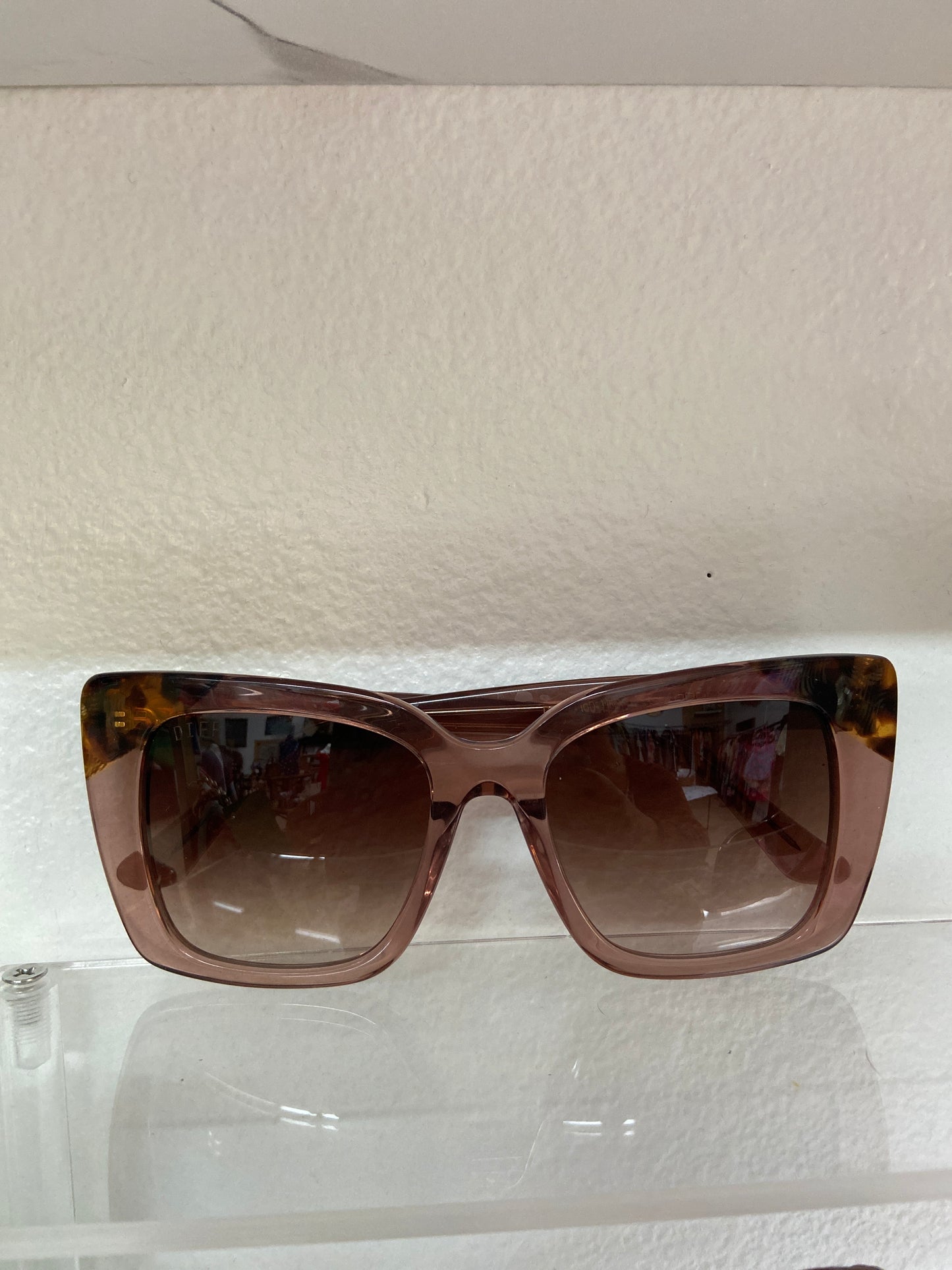 DIFF LIZZY CAT EYE SUNGLASSES