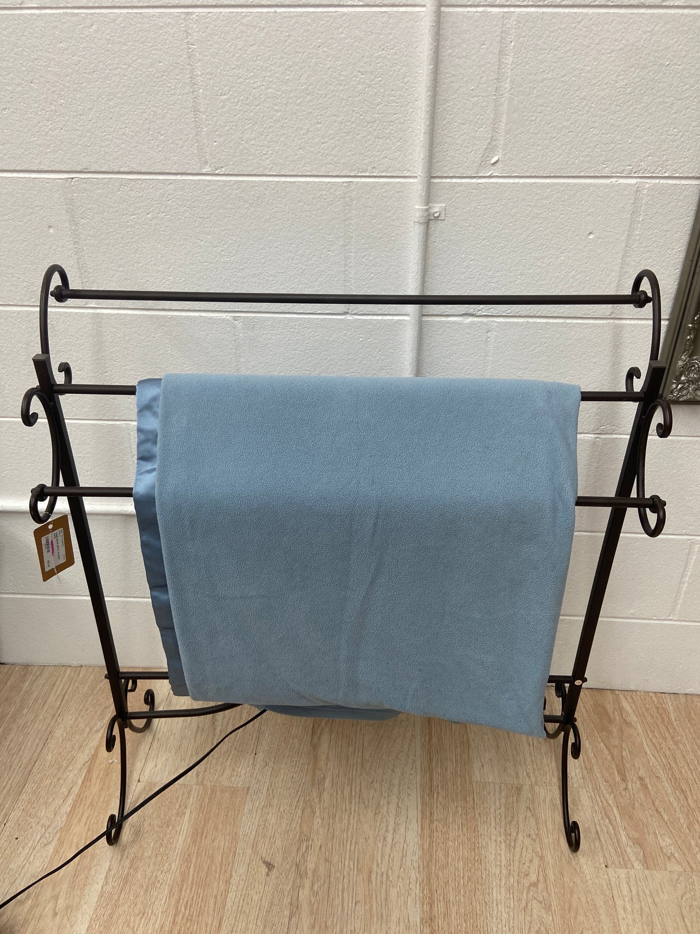 METAL BLANKET RACK