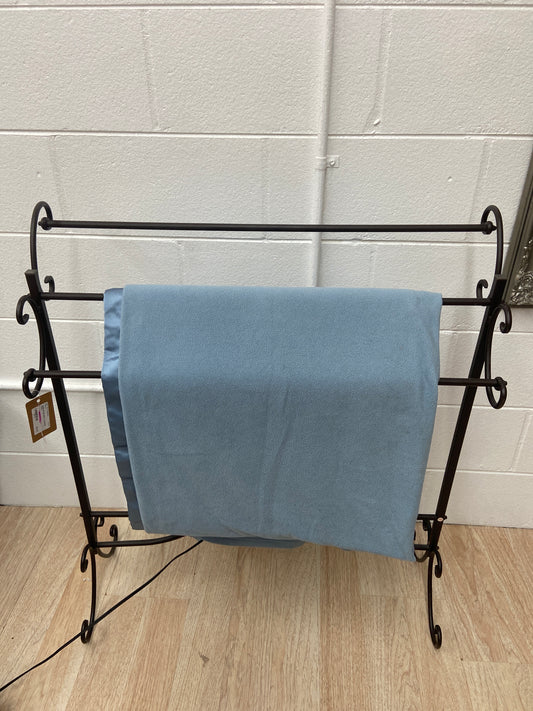 METAL BLANKET RACK