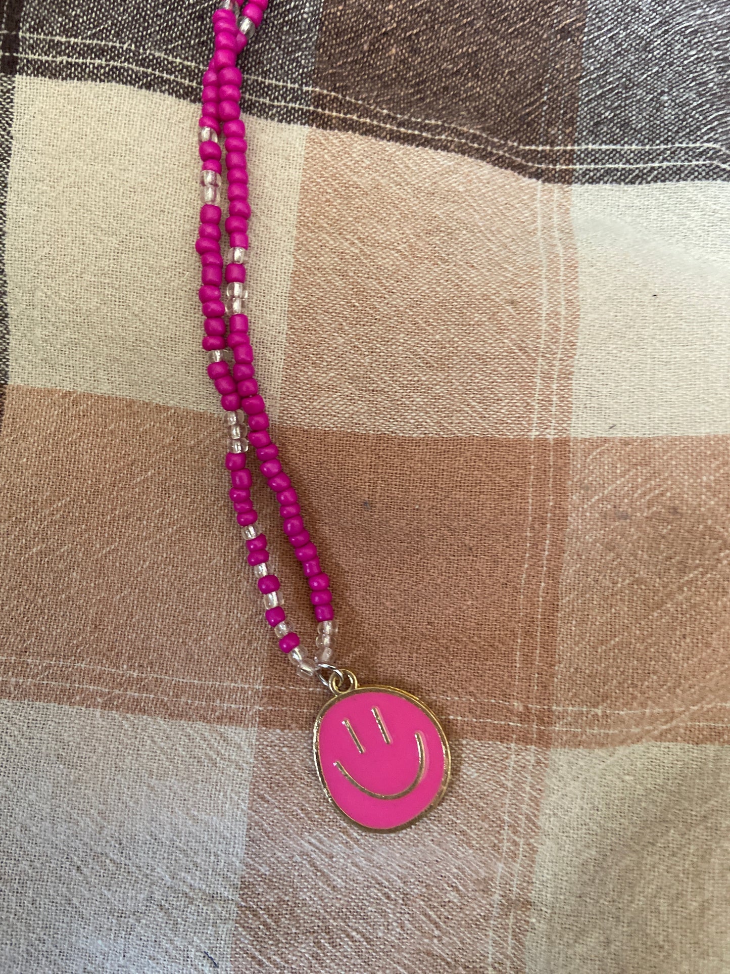 HOT PINK SMILEY FACE NECKLEACECE