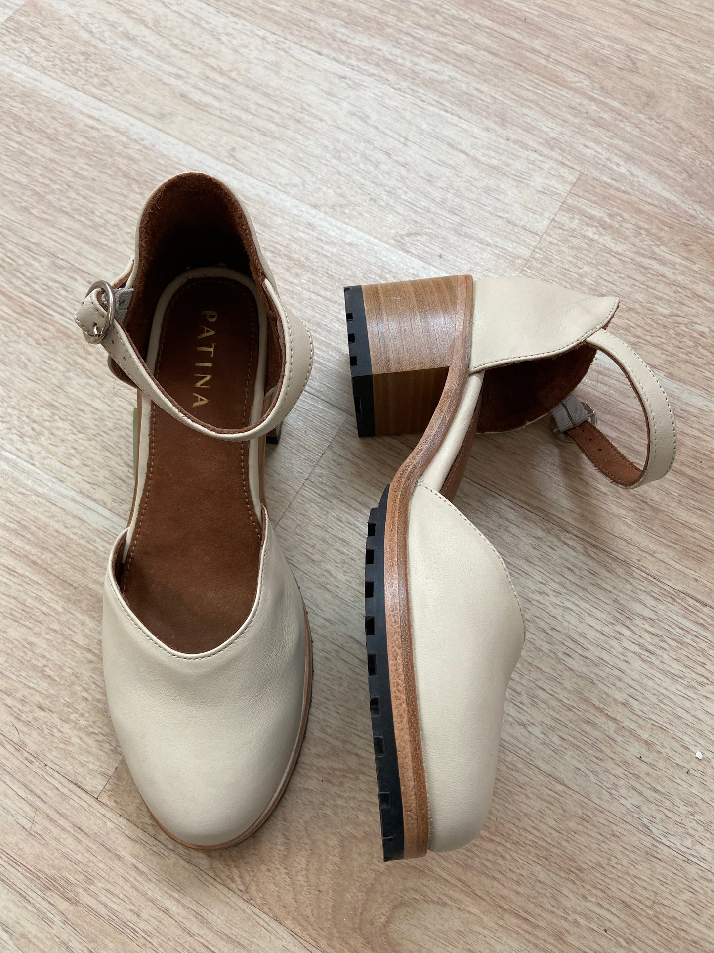 PATINA CLOSED TOE HEELS SIZE 6.5