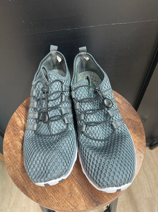 DLGIRL WATER SHOES SIZE 8.5