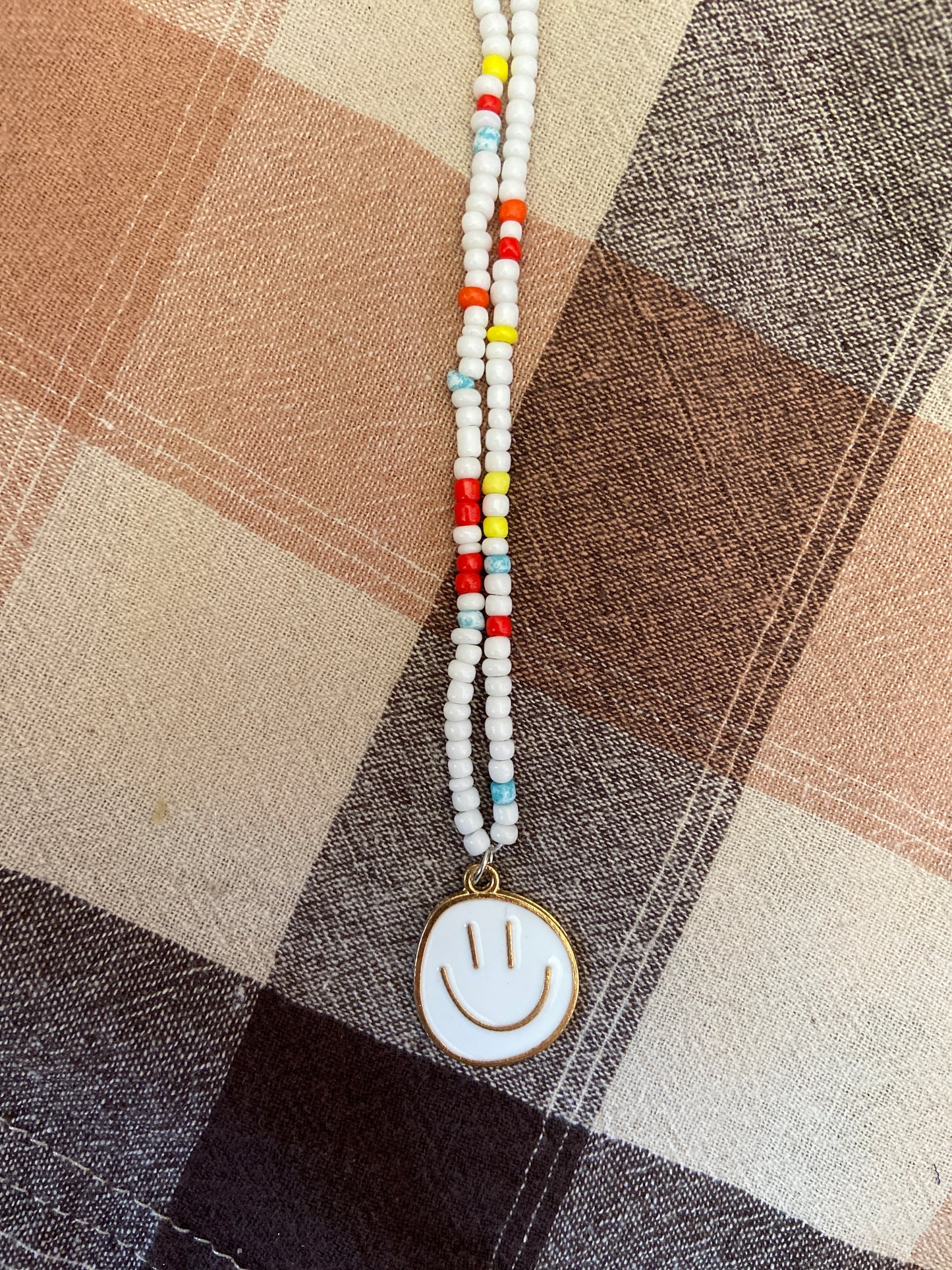 WHITE SMILEY FACE NECKLEAEC