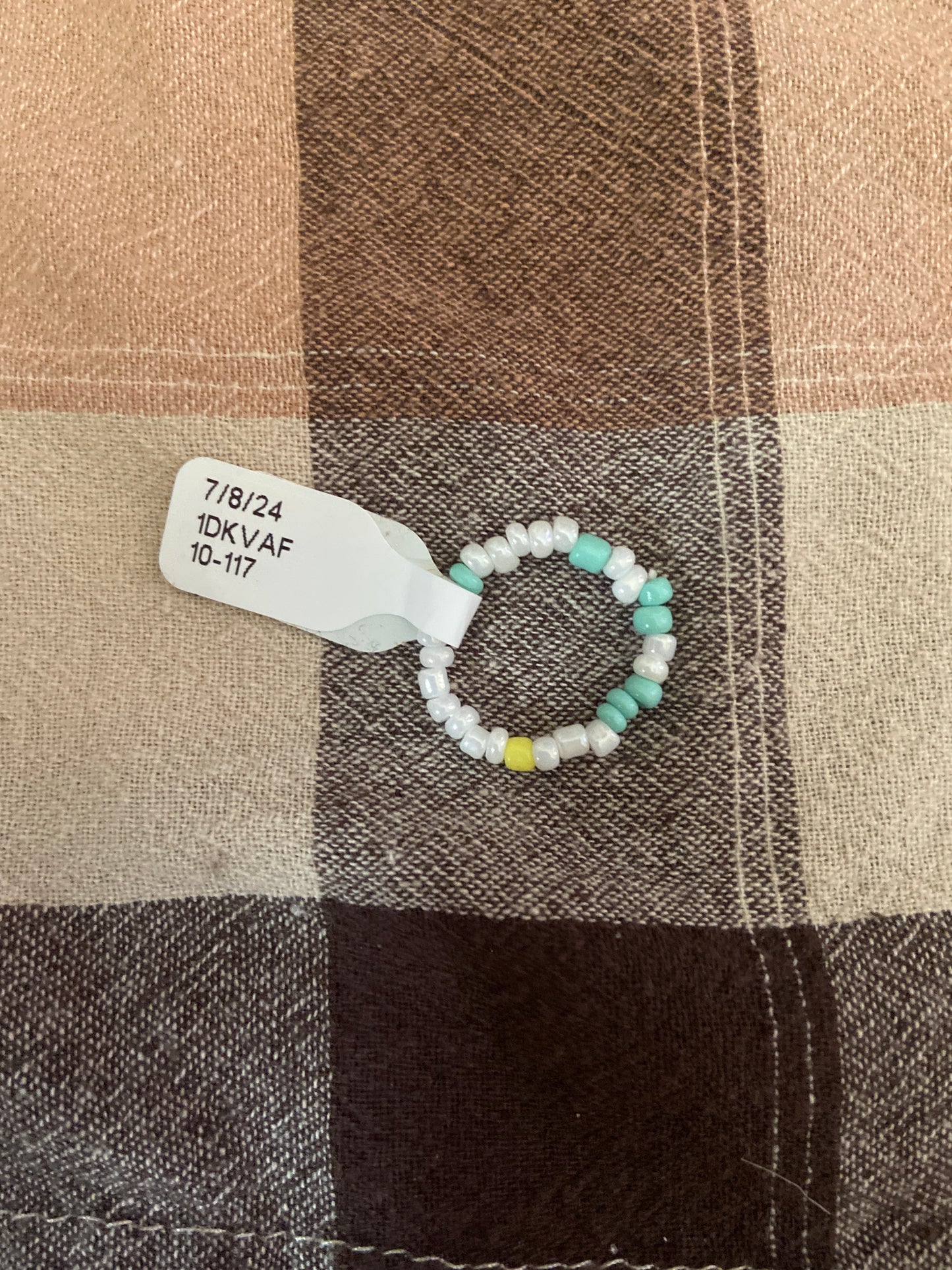 WHITE AND BLUE BEDED RING