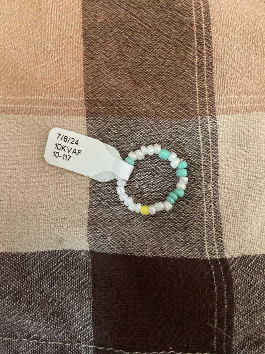 WHITE AND BLUE BEDED RING