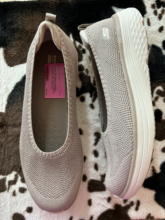 WOMENS SKECHERS AIR-COOLED BEIGE SHOES 8.5 NWT