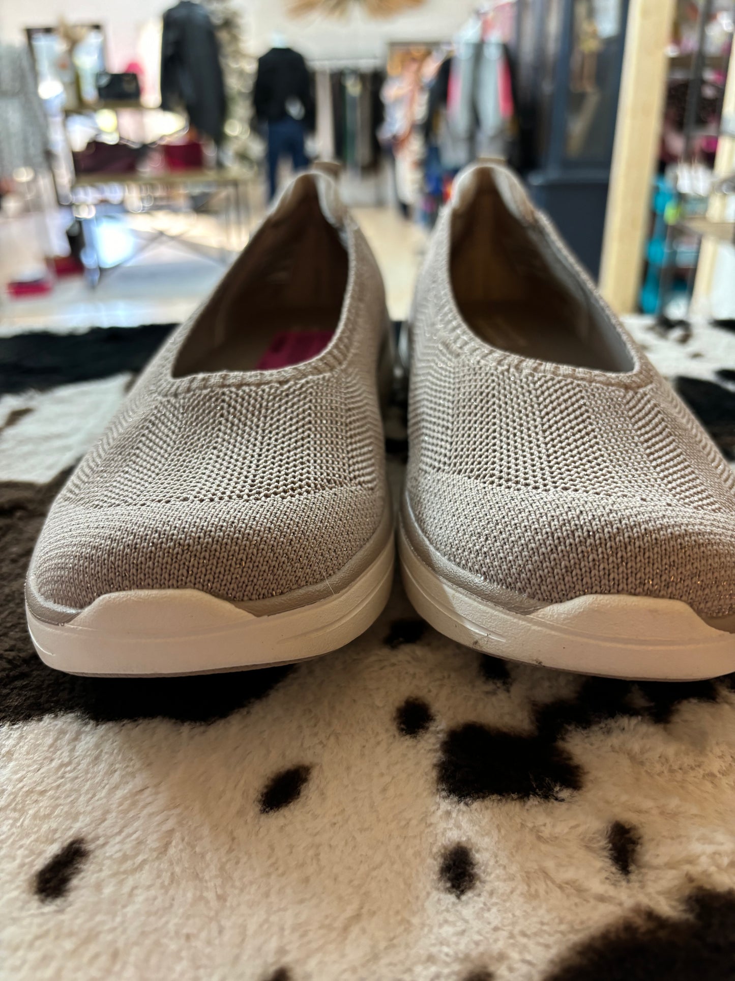 WOMENS SKECHERS AIR-COOLED BEIGE SHOES 8.5 NWT