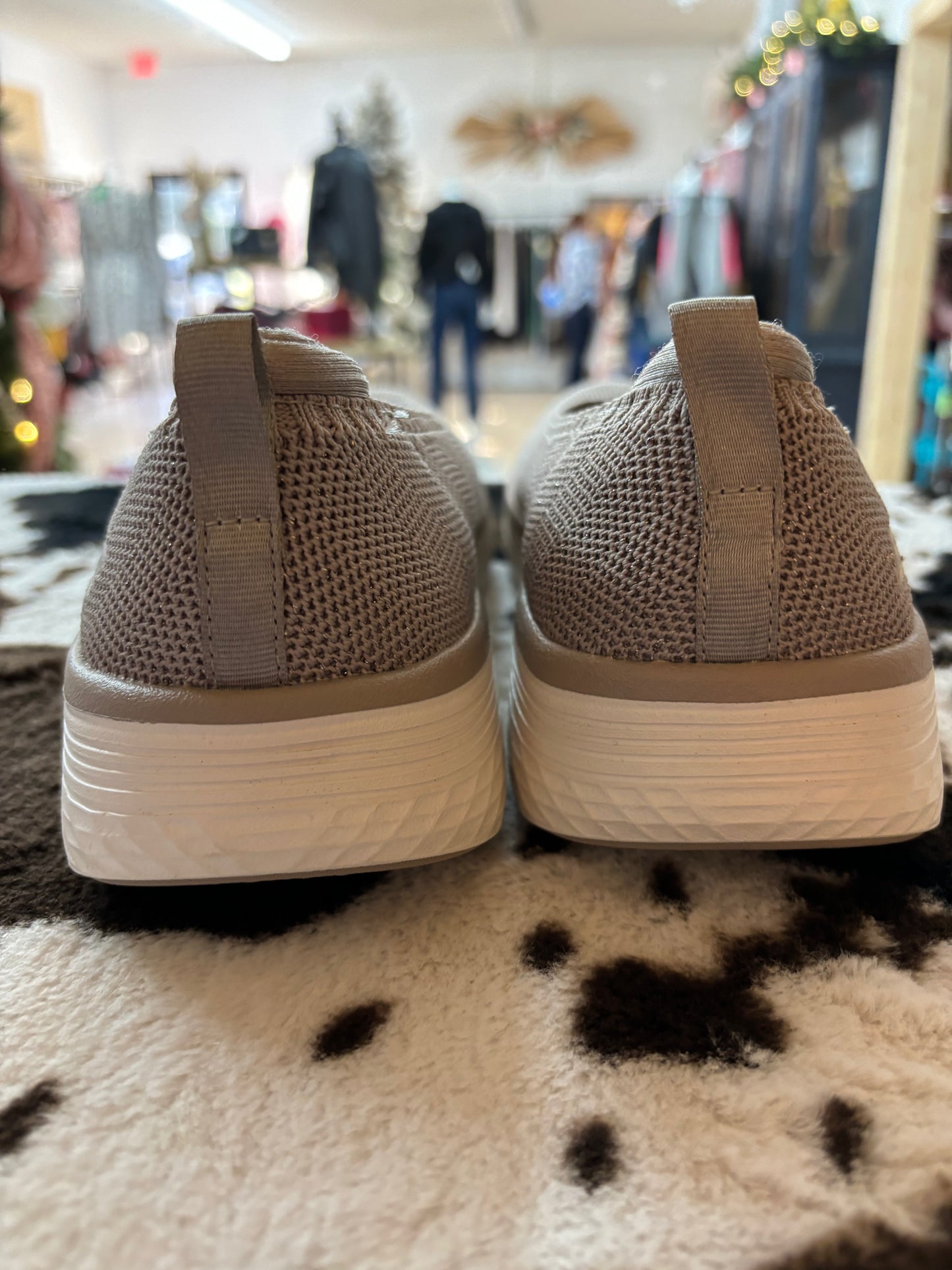 WOMENS SKECHERS AIR-COOLED BEIGE SHOES 8.5 NWT