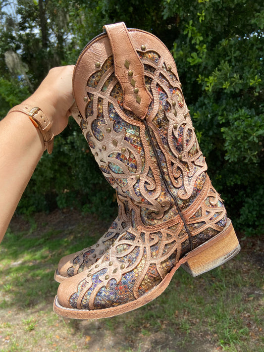 WOMENS CORRAL BONE & MULTICOLOR INLAY AND STUDDED BOOTS SIZE 6.5